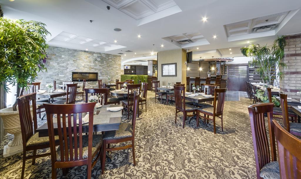 Monte Carlo Inn Airport Suites Mississauga Exterior foto