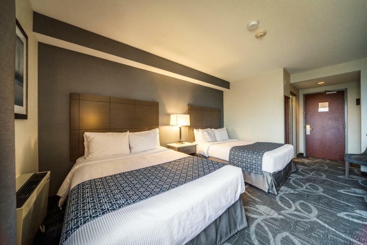 Monte Carlo Inn Airport Suites Mississauga Exterior foto